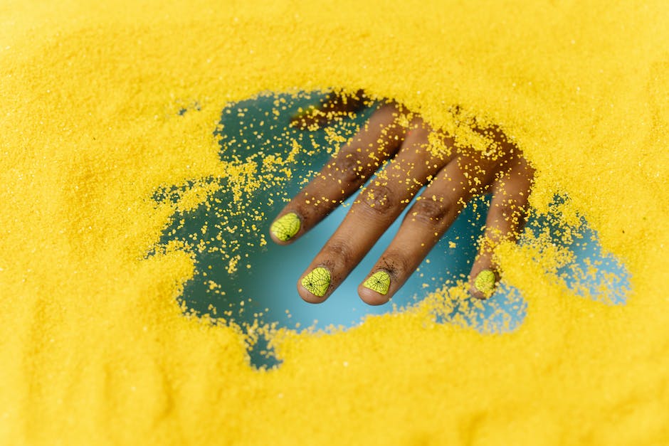 Wie Bekomme Ich Nagellack Aus Kleidung So kriegst du Nagellack schnell und einfach aus Kleidung: Die